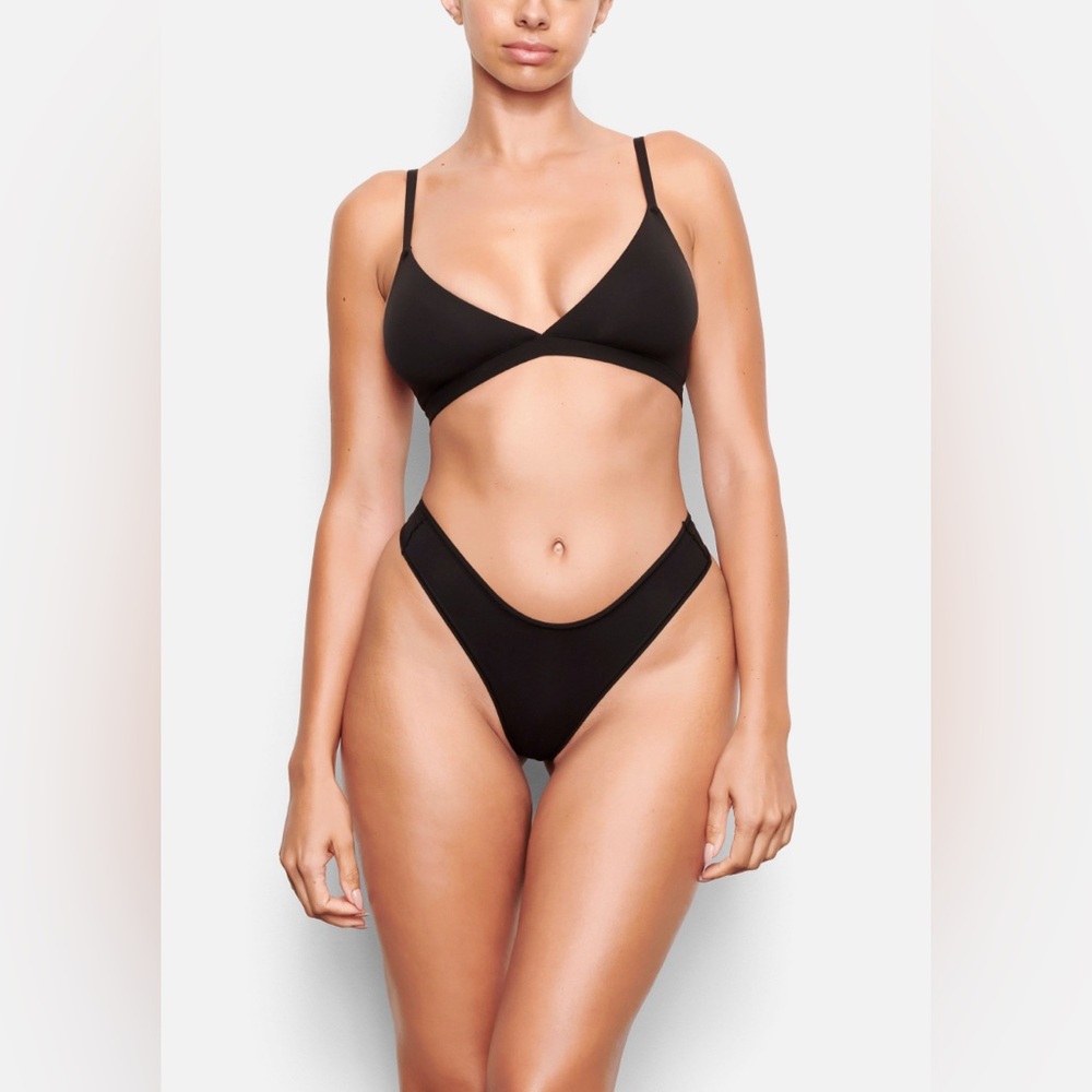 SKIMS NWT Fits Everybody Triangle Bralette, Color: Onyx, Size: 2X
